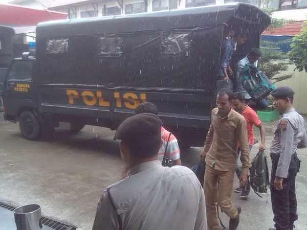 Polresta Pekanbaru Serah Terimakan WNA Asal Bangladesh ke Pihak Imigrasi